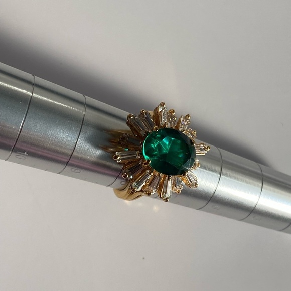 GOLD tone emerald green and clear crystal ring - Picture 6 of 11